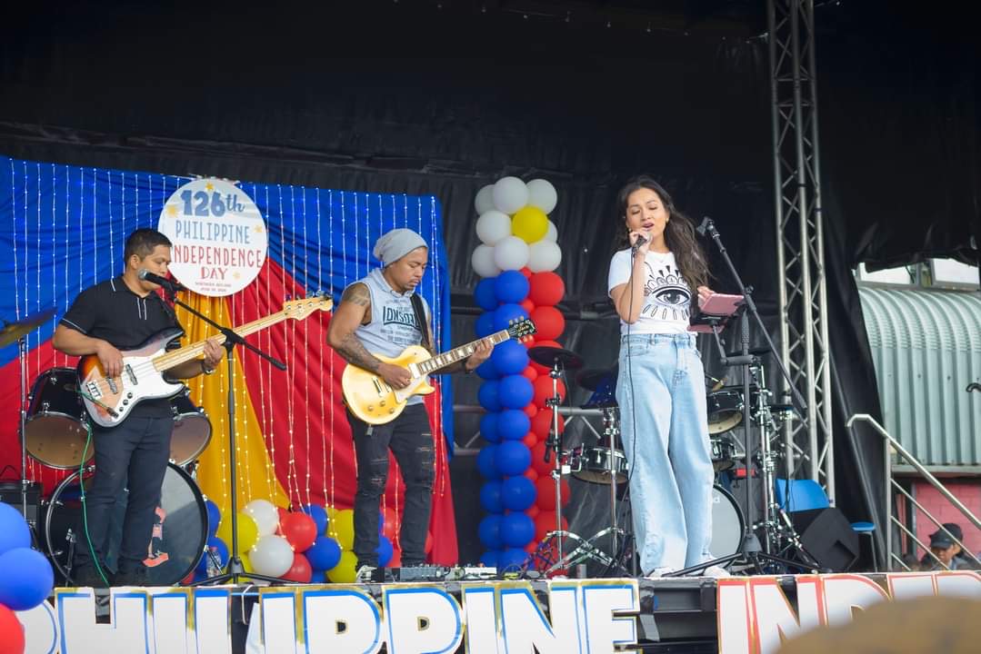 VOX by Peng performing with musicians on stage