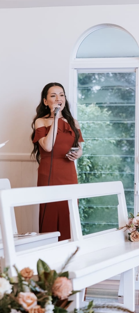 VOX by Peng singing at a wedding